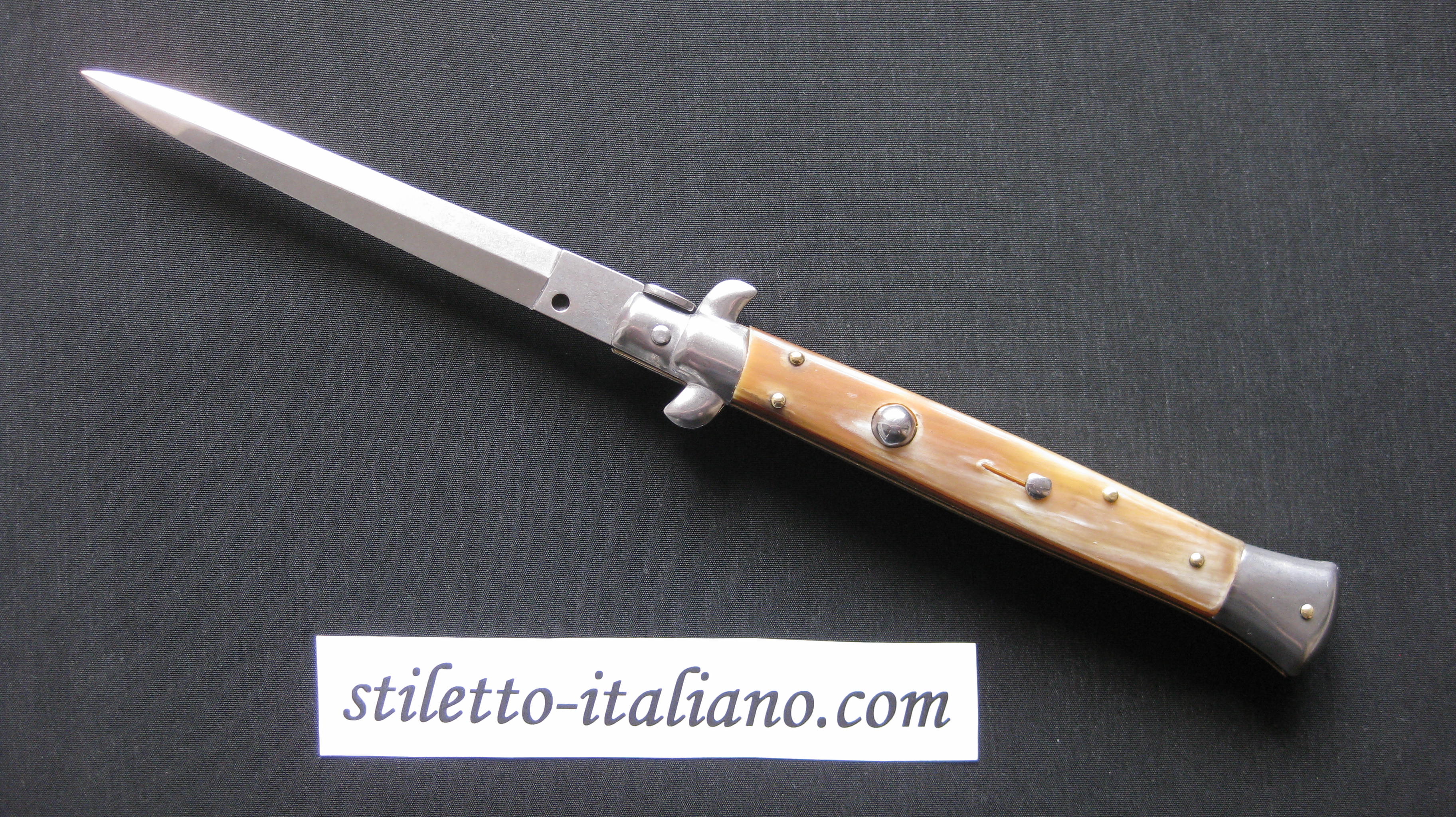 Stiletto 11 Dagger stiletto Honey horn Frank Beltrame