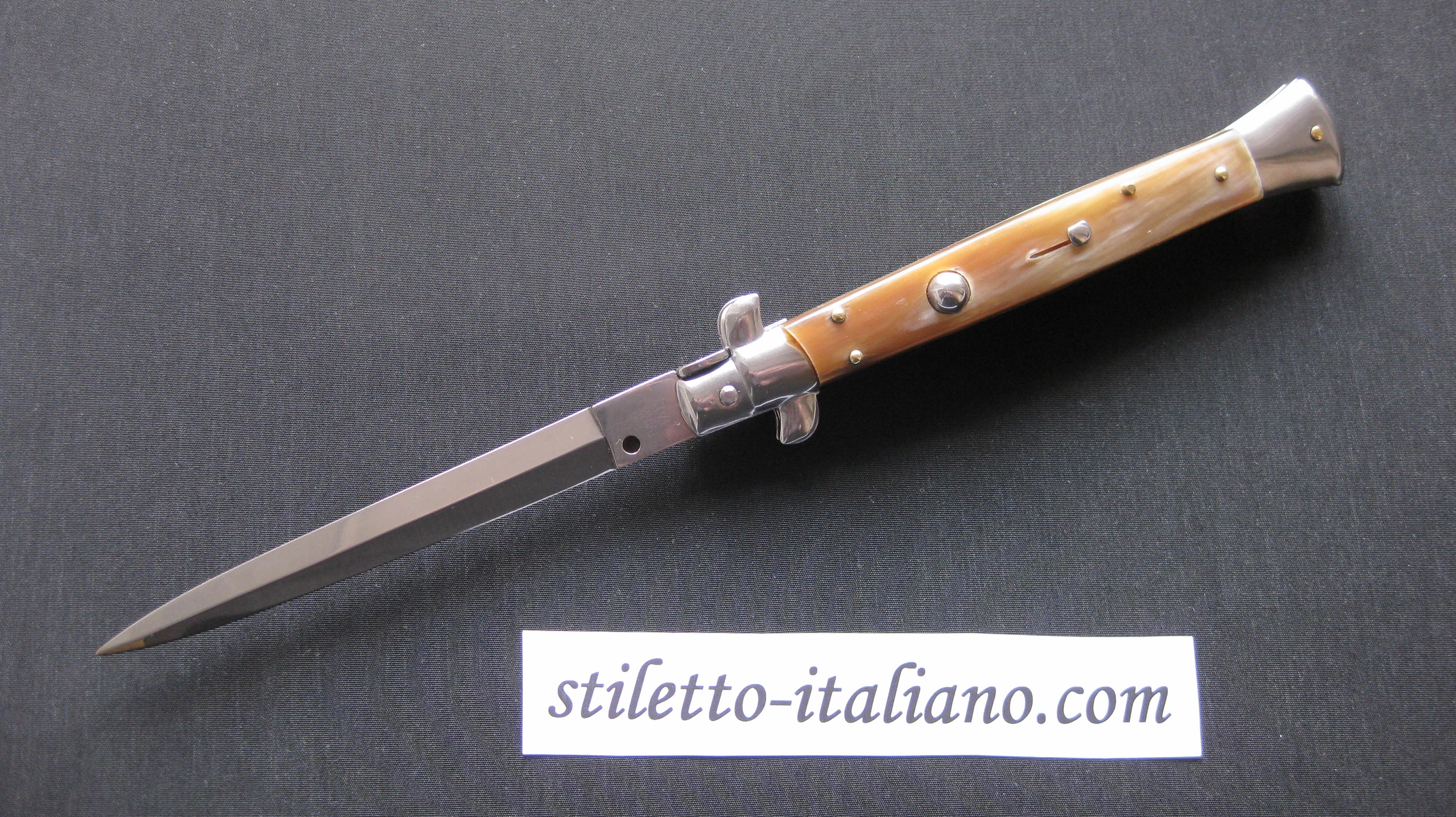 Stiletto 11 Dagger stiletto Honey horn Frank Beltrame