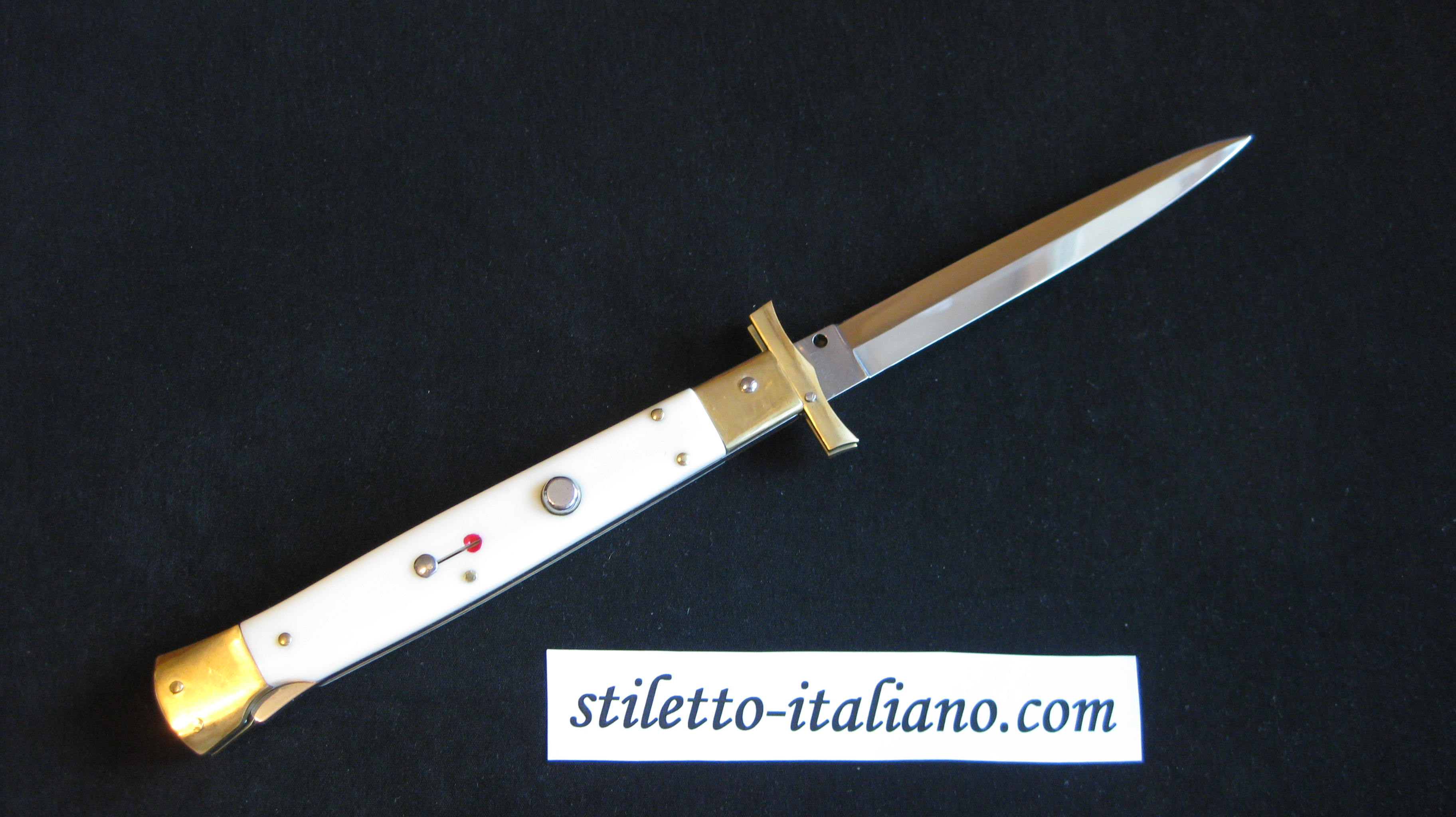 Stiletto 11 Swinguard Batwing Dagger Faux Ivory Americana Creazioni