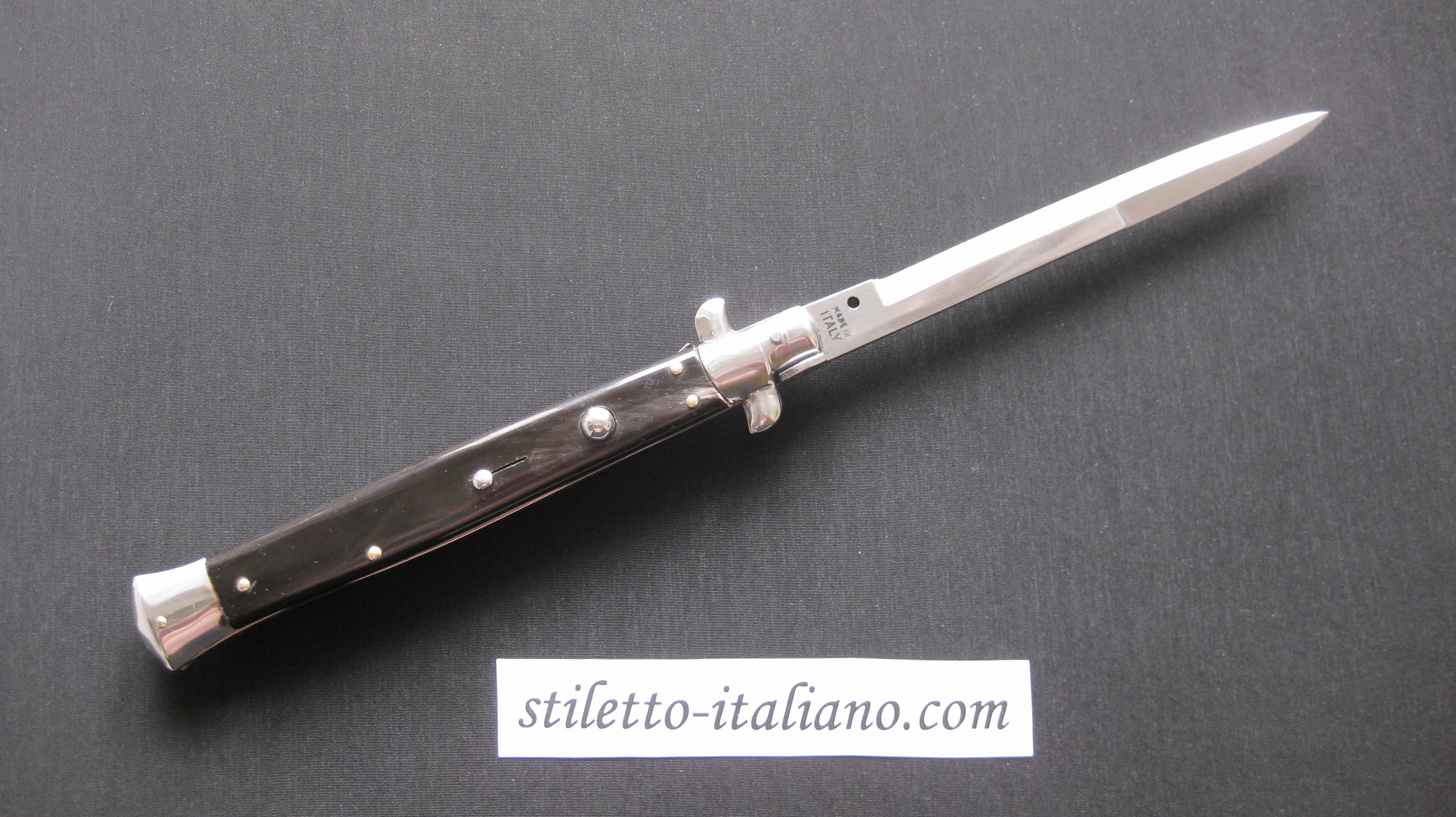 Stiletto 13 Bayonet stiletto Buffalo Horn Armando Beltrame