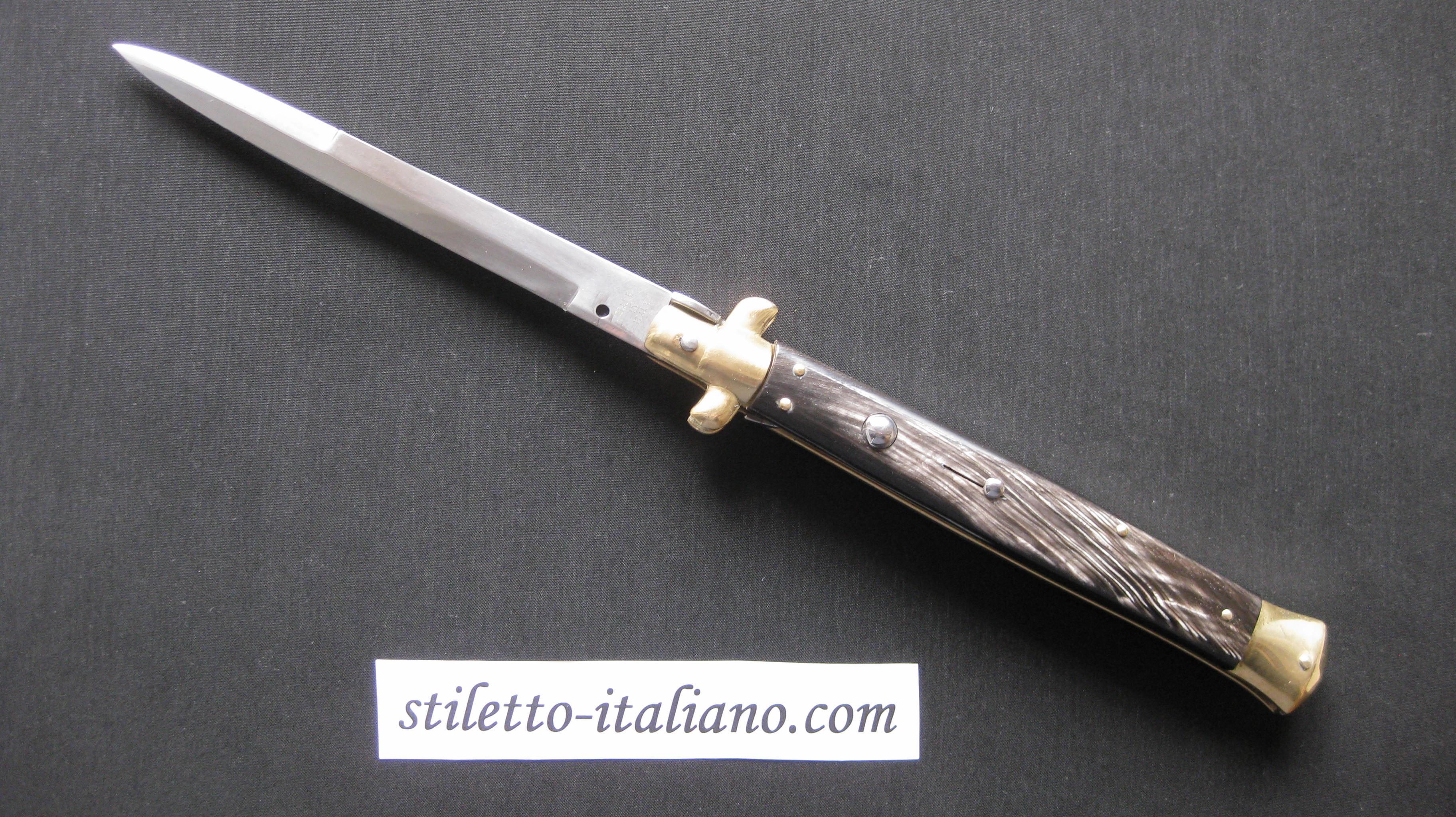 Stiletto 13 Bayonet Dark horn AKC