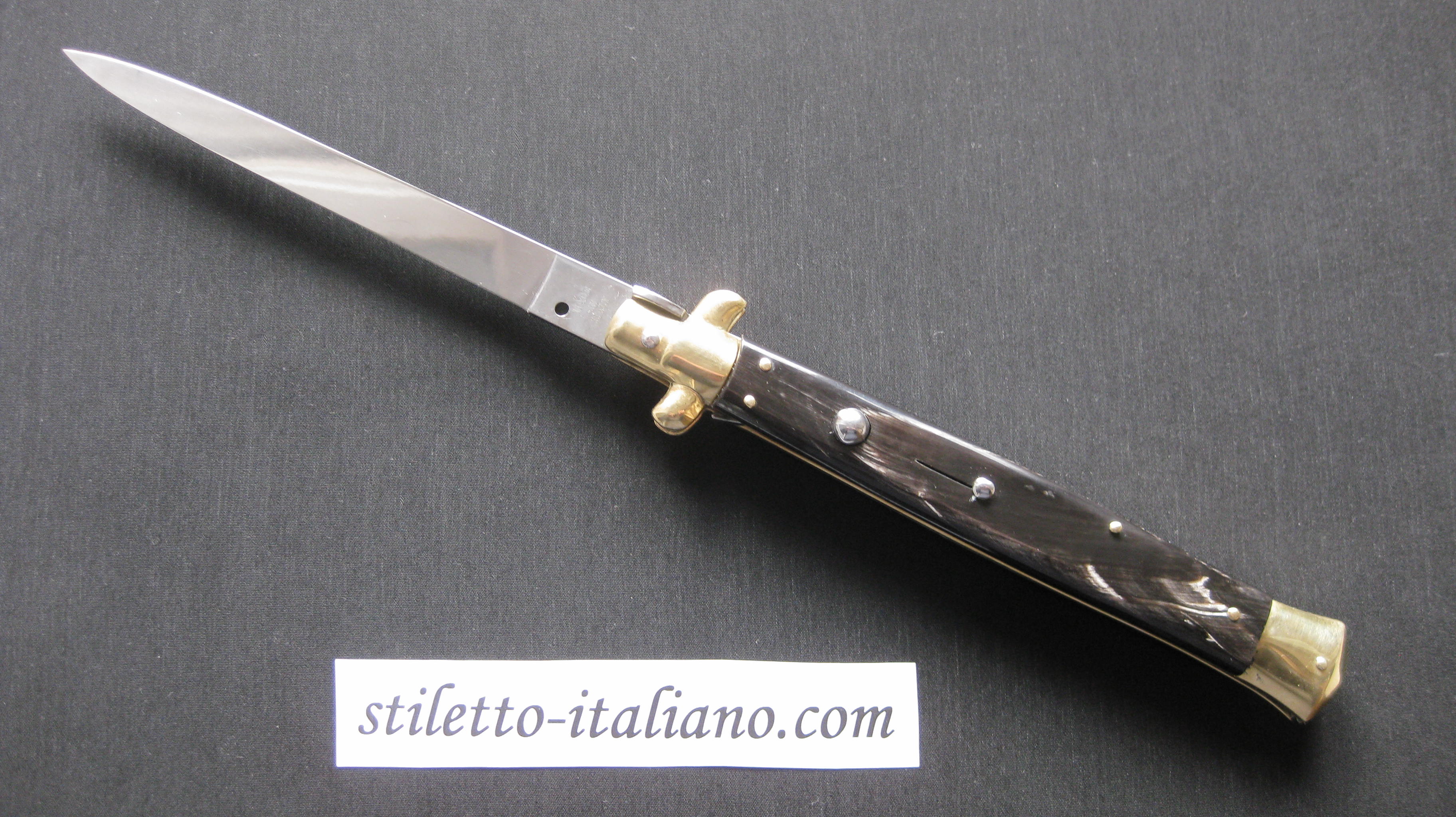 Stiletto 13 Plain Dark horn AKC