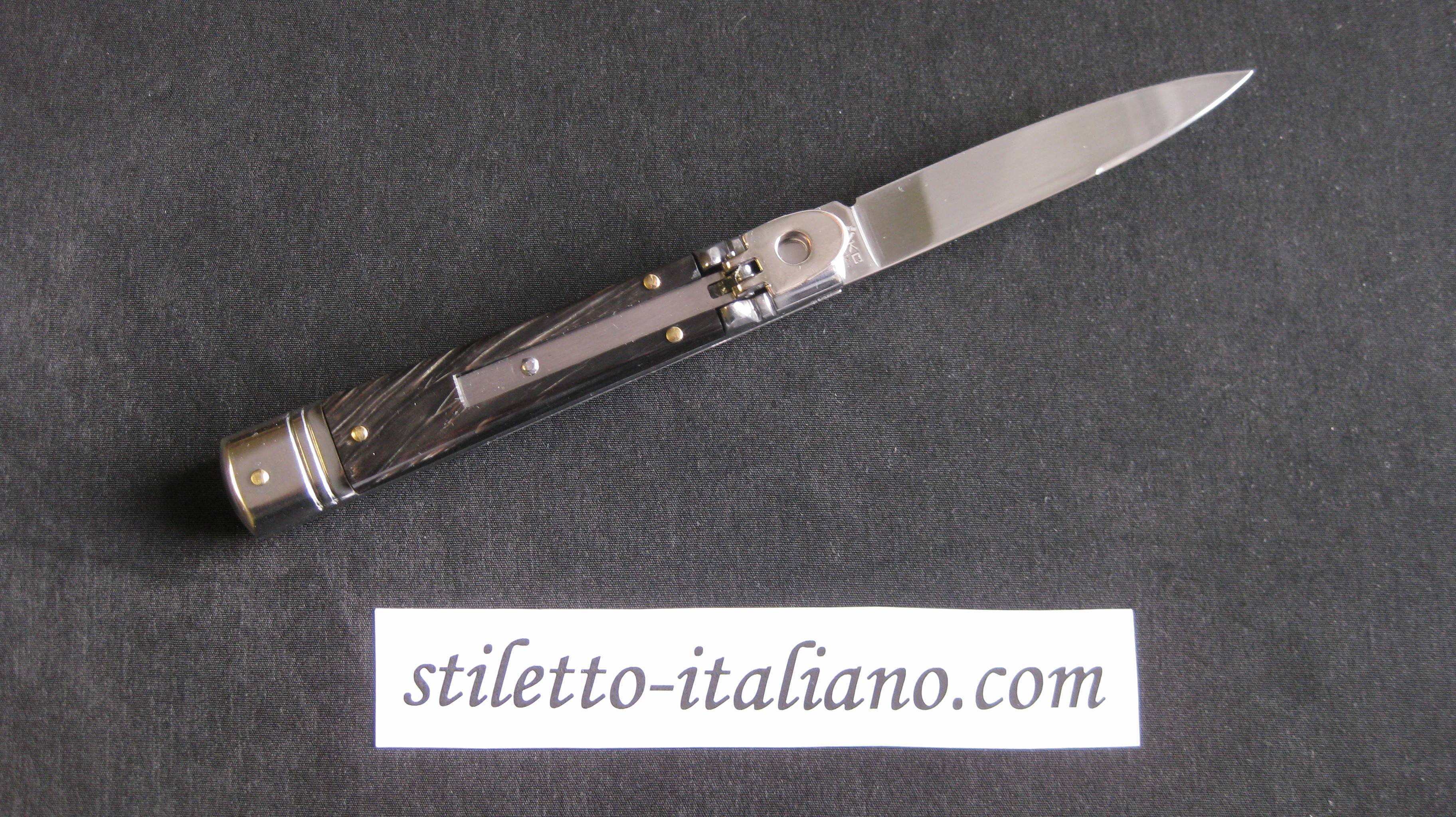 Stiletto 8 Slim Leverletto Swedge Buffalo horn AKC