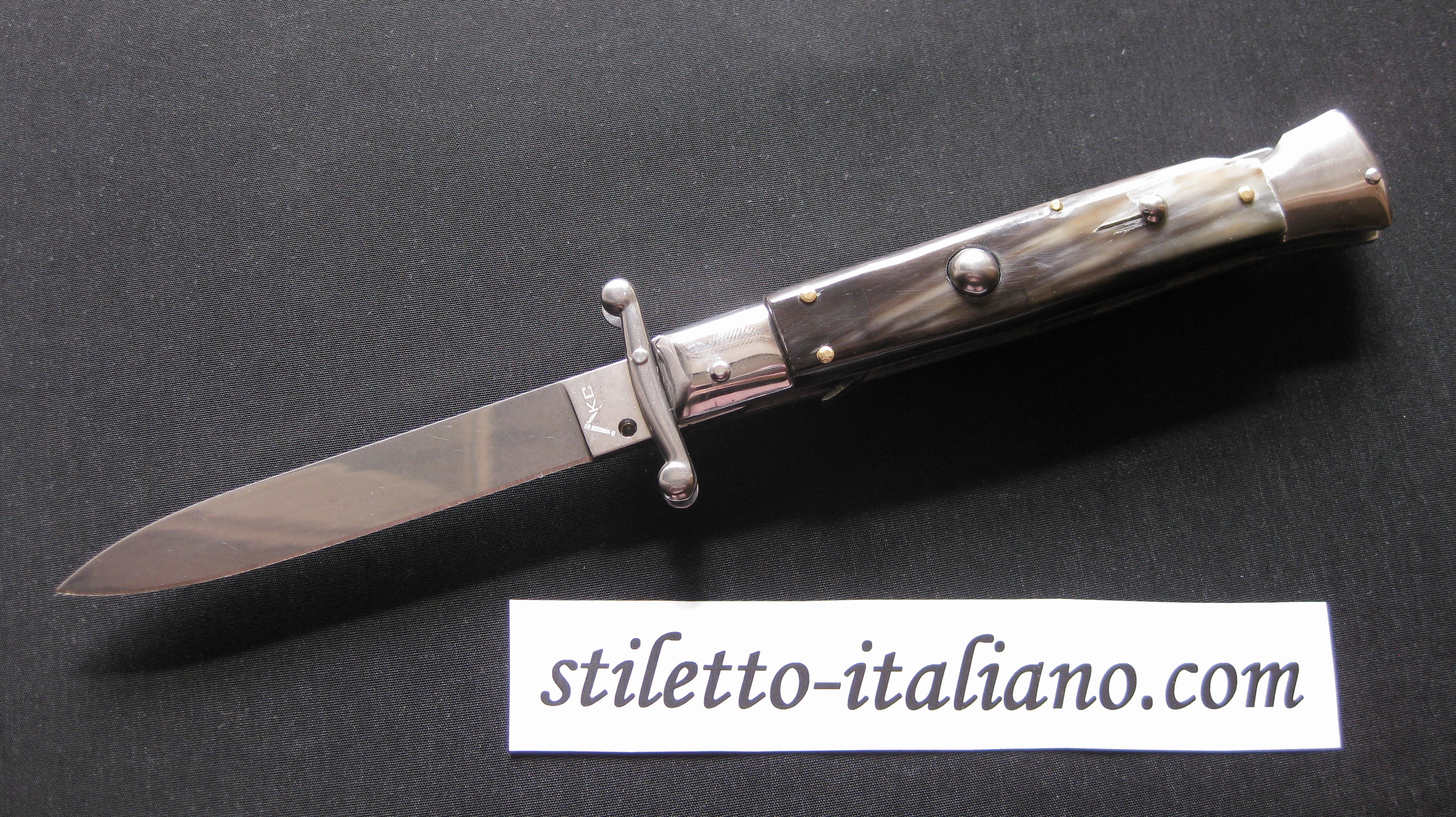 Stiletto 9 Swinguard Plain Buffalo horn AKC