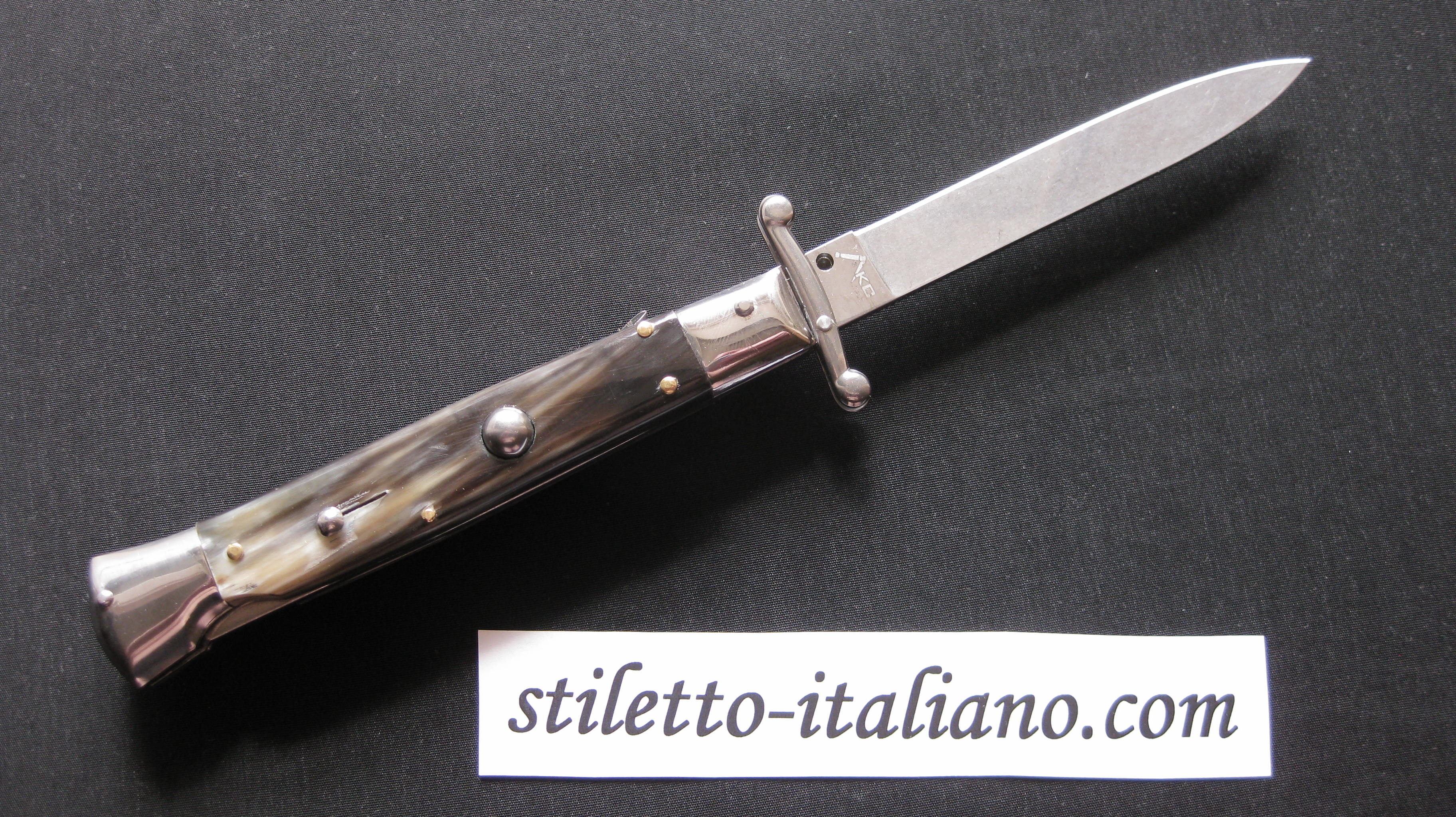 Stiletto 9 Swinguard Plain Buffalo horn AKC